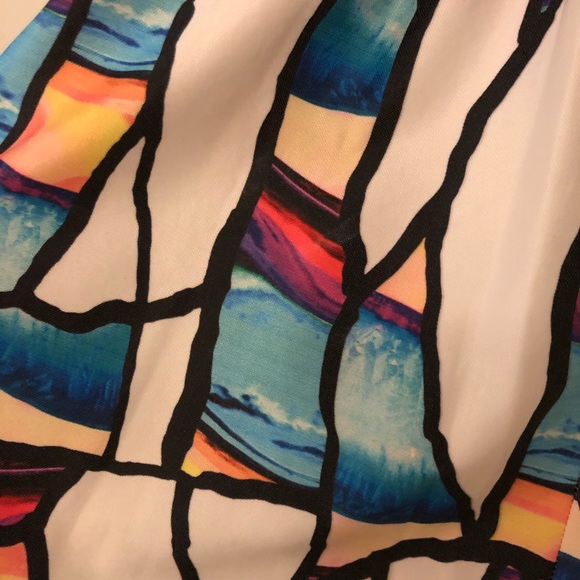 Multi Color Pattern mini dress with open back - Picture 5 of 6